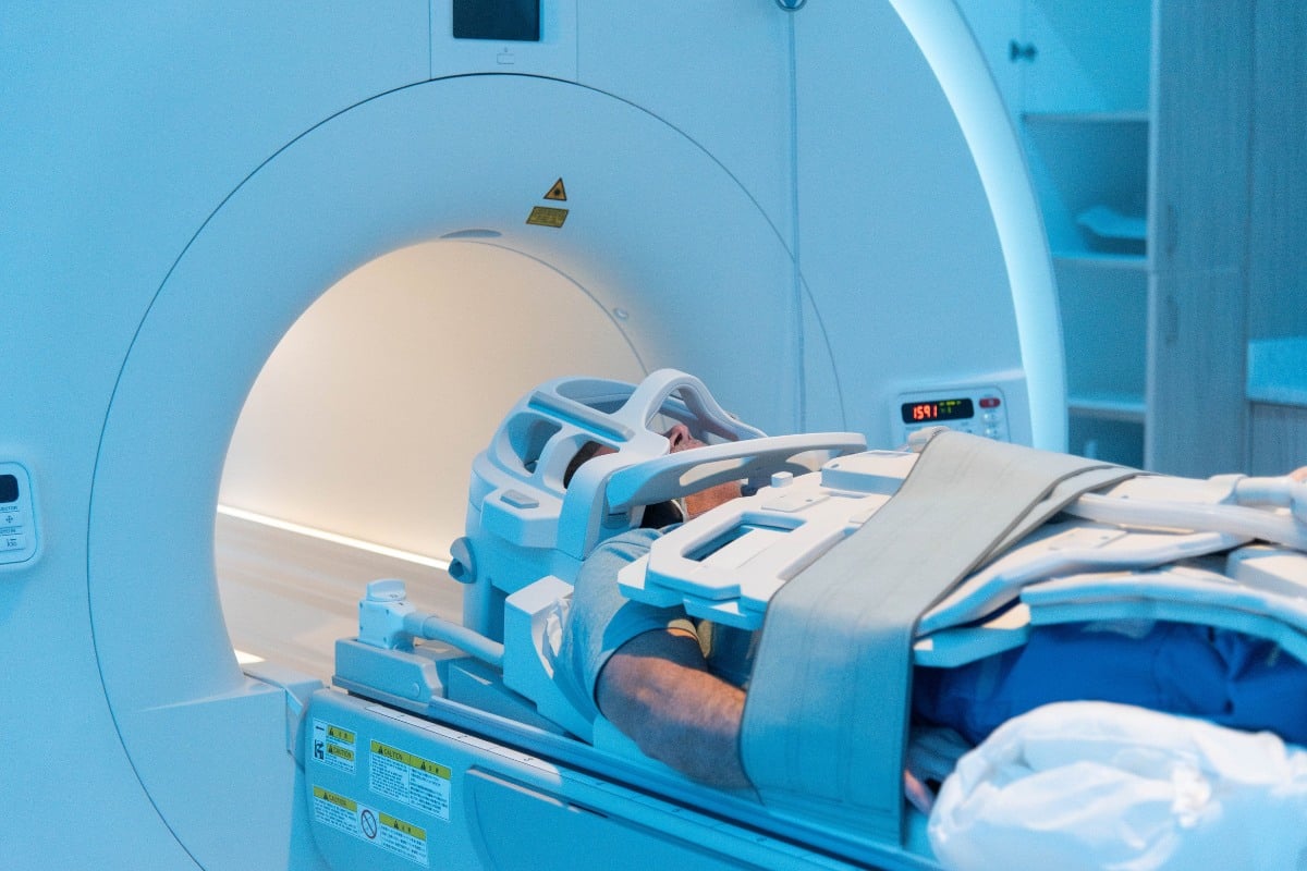 Hrosm-mri-machine-new Patient positioned in an mri machine for orthopedic and spine imaging at hampton roads orthopaedic spine & sports medicine in hampton roads, va.