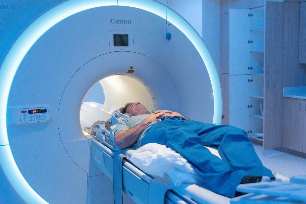 Hrosm-mri-machine Patient receiving an mri scan for orthopedic spine and sports medicine imaging in hampton roads, va at hrosm.